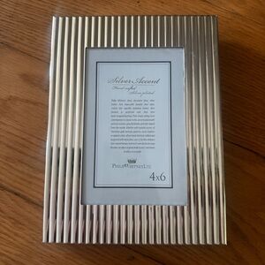 Philip Whitney LTD Hand Crafted Silver Plated Ribbed 4x6 Picture Frame NEW